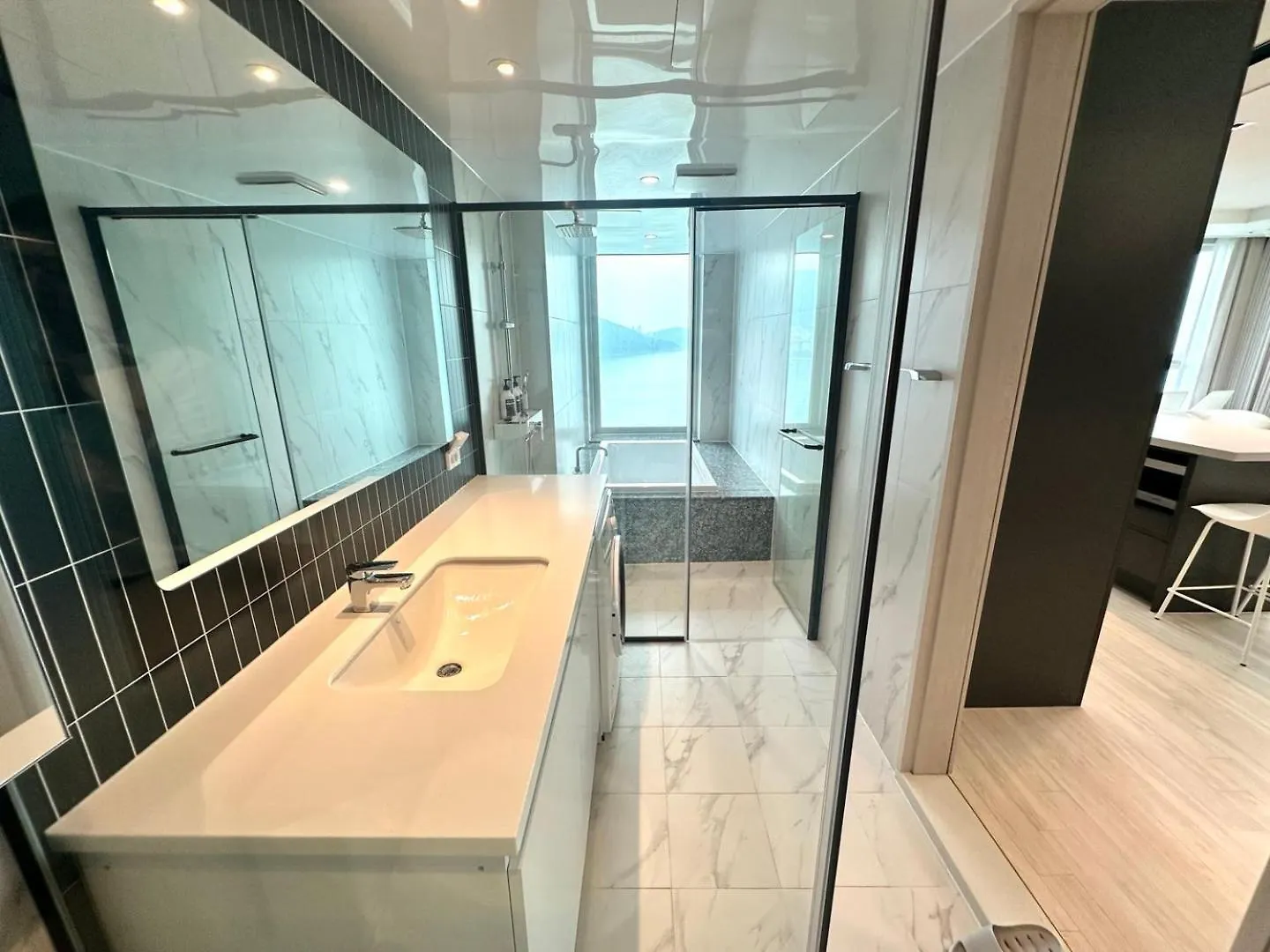 The December Stay Busan Songdo Ocean Terrace 5*,  South Korea